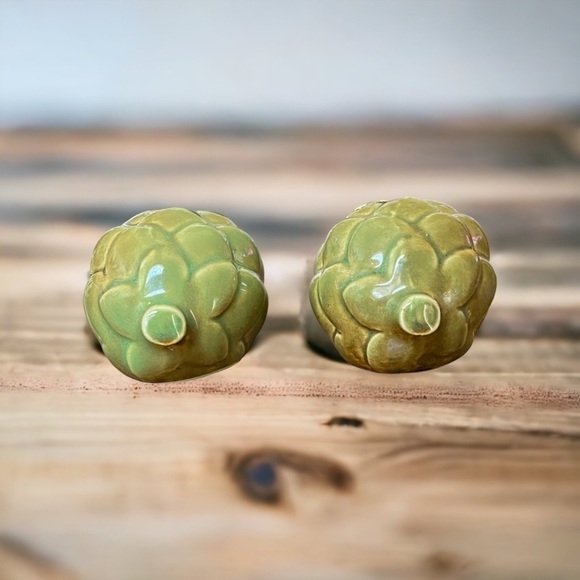 Cute Artichoke Salt and Pepper Shakers - Picture 5 of 6